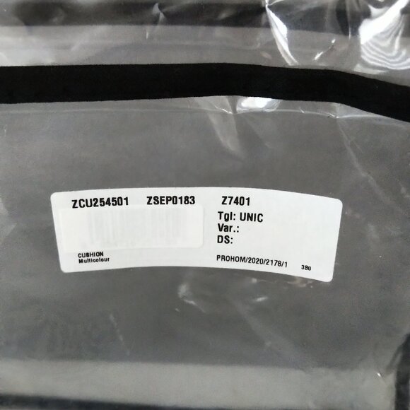 Neiman's Authentic Versace NIB's Set of 2 Versace Pillows Ret. $1398 + tx - Picture 13 of 13